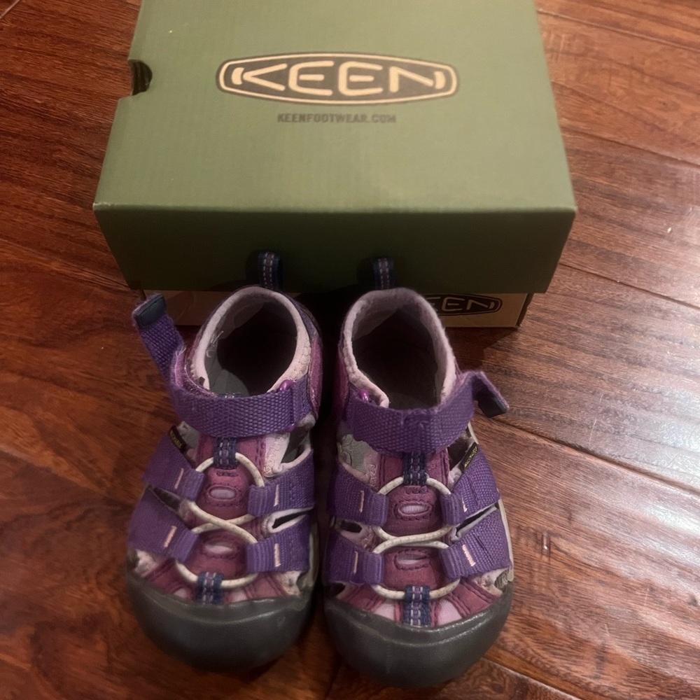 Keen Girls Sandals with Box